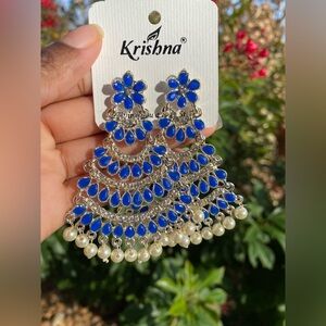 Blue and white dangling earrings